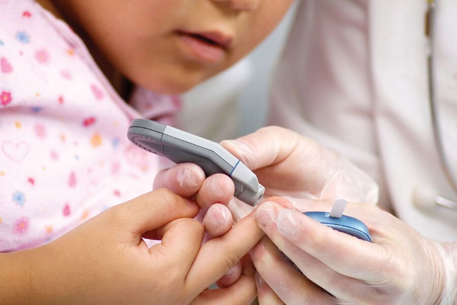 Diabetes tipo 1 é comum em crianças e requer controle de açúcar no sangue